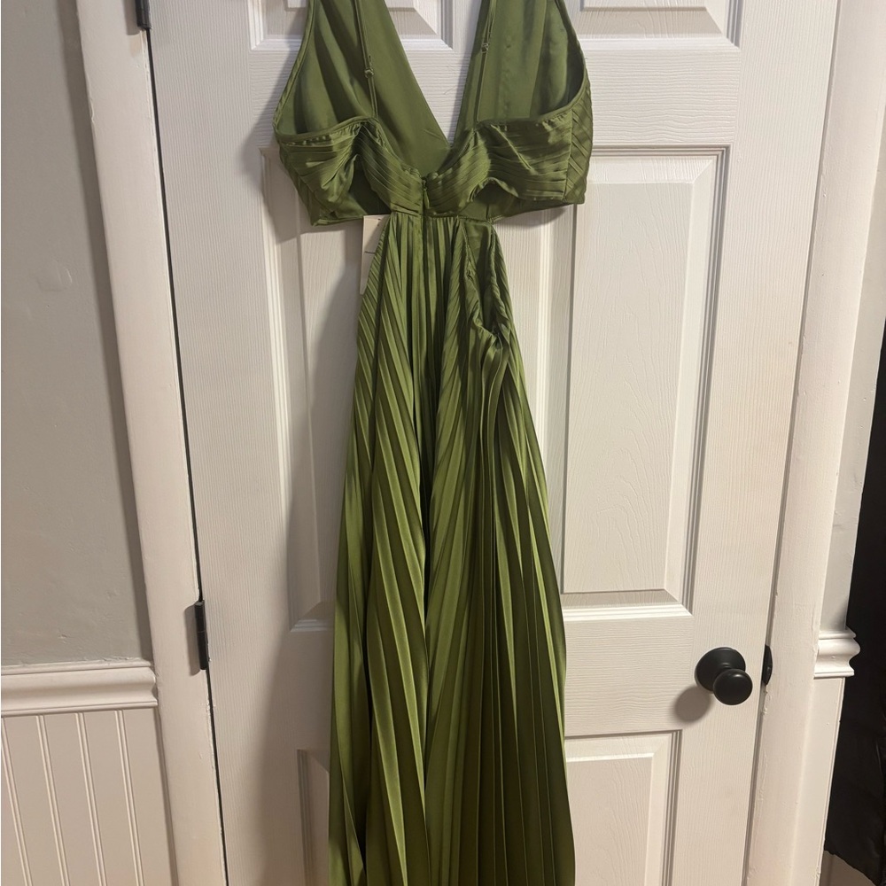 NWT Abercrombie & Fitch Olive Pleated Dress - Picture 3 of 3